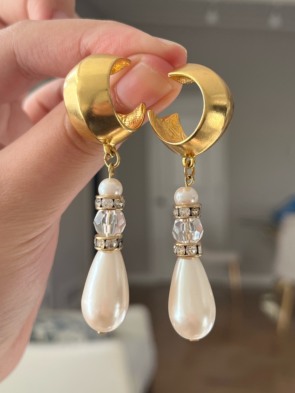 Authentic Vintage Givenchy Teardrop Pearl Dangle Crystal Gold Pierced Earrings